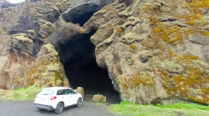 ACERCAMIENTO-CUEVA-DE-YODA-ISLANDIA.