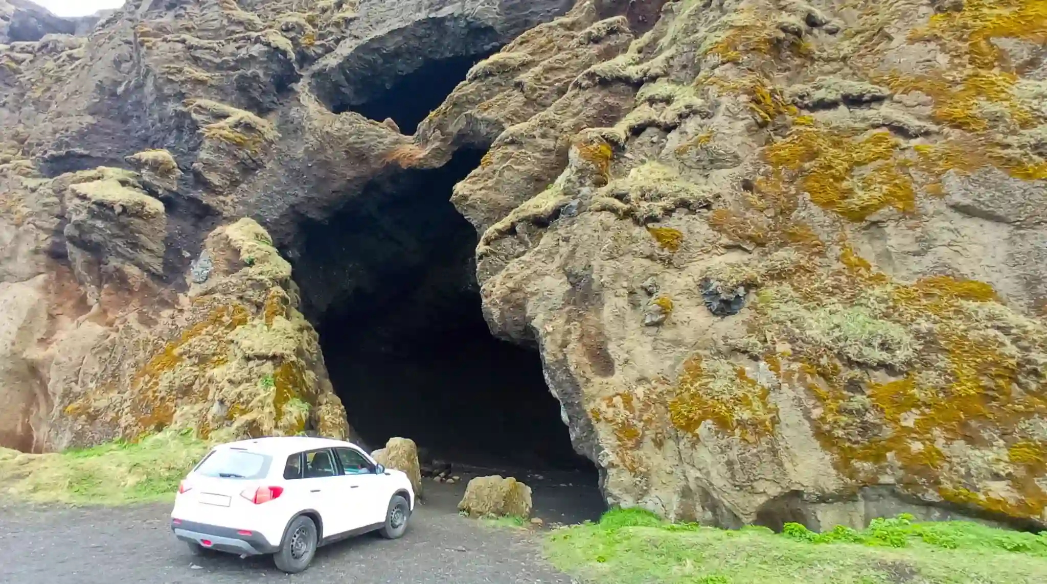 ACERCAMIENTO-CUEVA-DE-YODA-ISLANDIA.