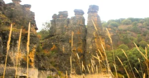 Agujas de los Frailes del Barranco del Reato, Guadalajara.