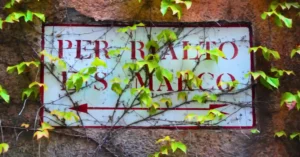 Cartel Direcciones, Venecia. Italia.