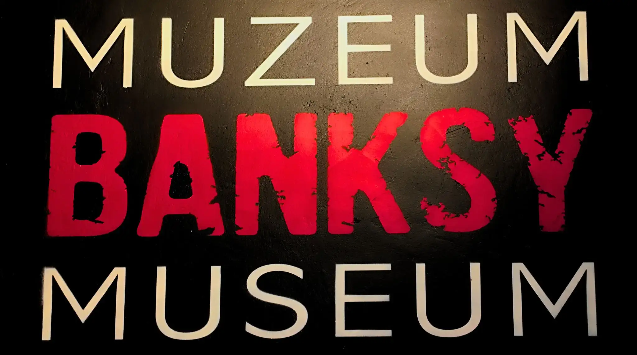 Cartel del Museo de Banksy en Cracovia