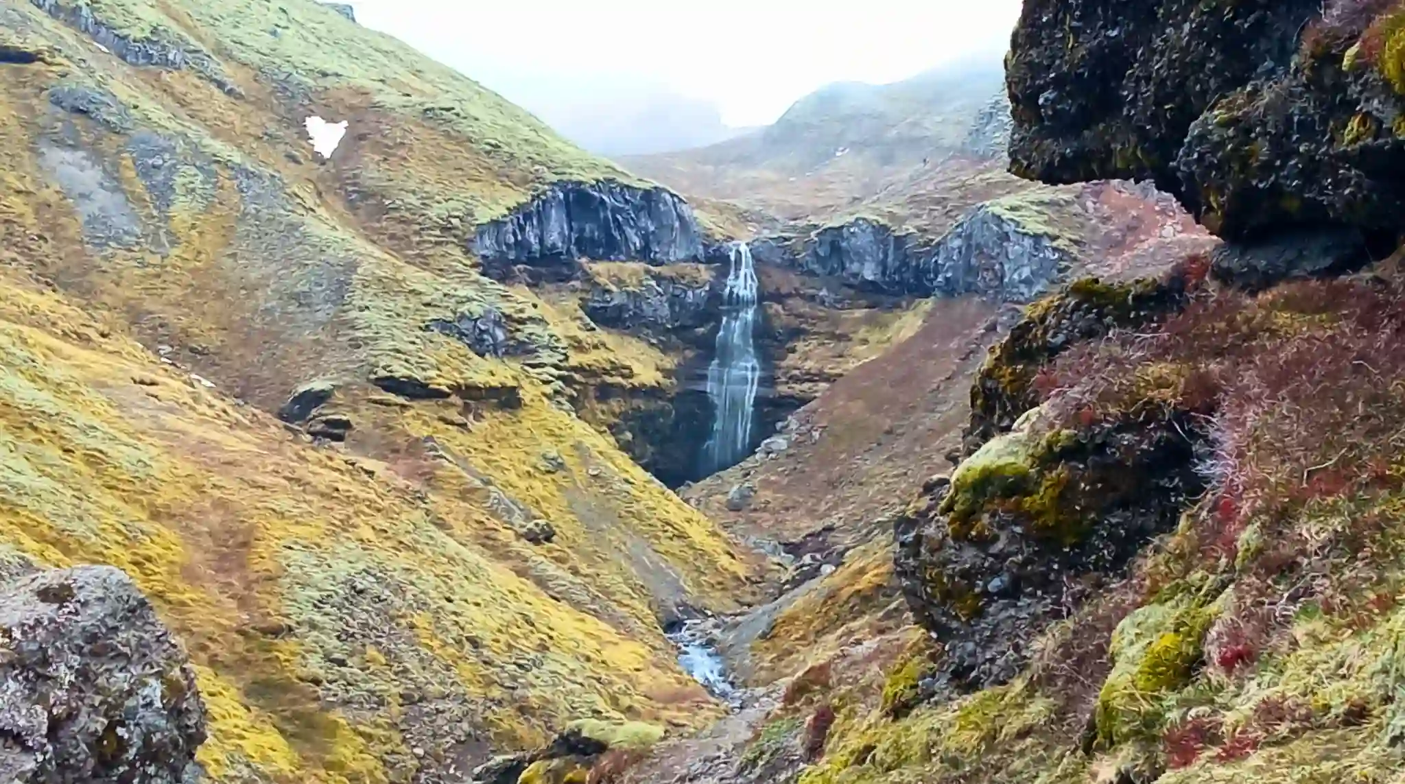 Cascada Múlafoss, Cañón Mulagljúfur, Islandia.