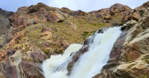 Cascada del Parque Nacional del Stelvio. Alpes Italianos