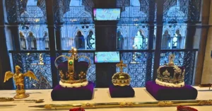 Coronas de Reyes, .Abadía de Westminster, Londres.