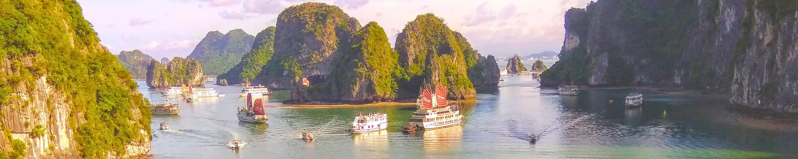 Crucero de la Bahía de Ha Long en Vietnam.