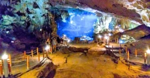 Cueva de Sung Sot, Cueva de la Sorpresa. Bahía de Ha Long. Vietnam.