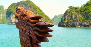 Dragón de la Bahía de Ha Long. Vietnam.