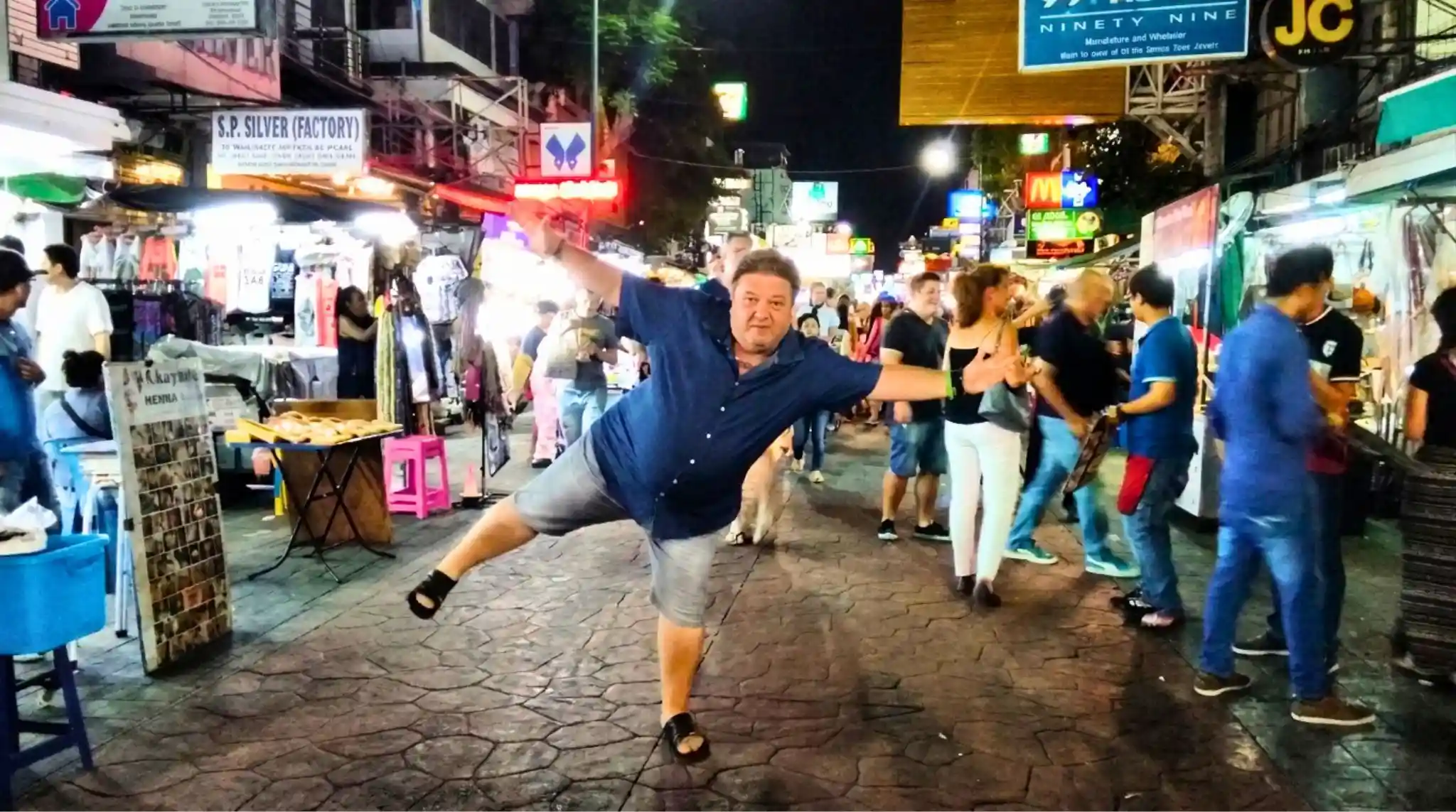 En la Calle Khao San Road, Bangkok. Tailandia