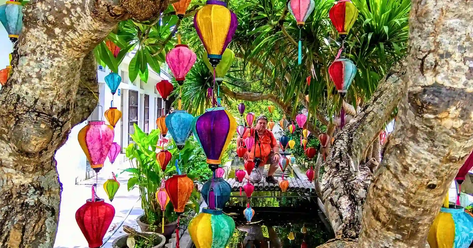 Entre Farolillos. Hoi An. Vietnam.