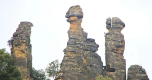 Formaciones Geológicas de los Frailes del Barranco del Reato, Guadalajara.