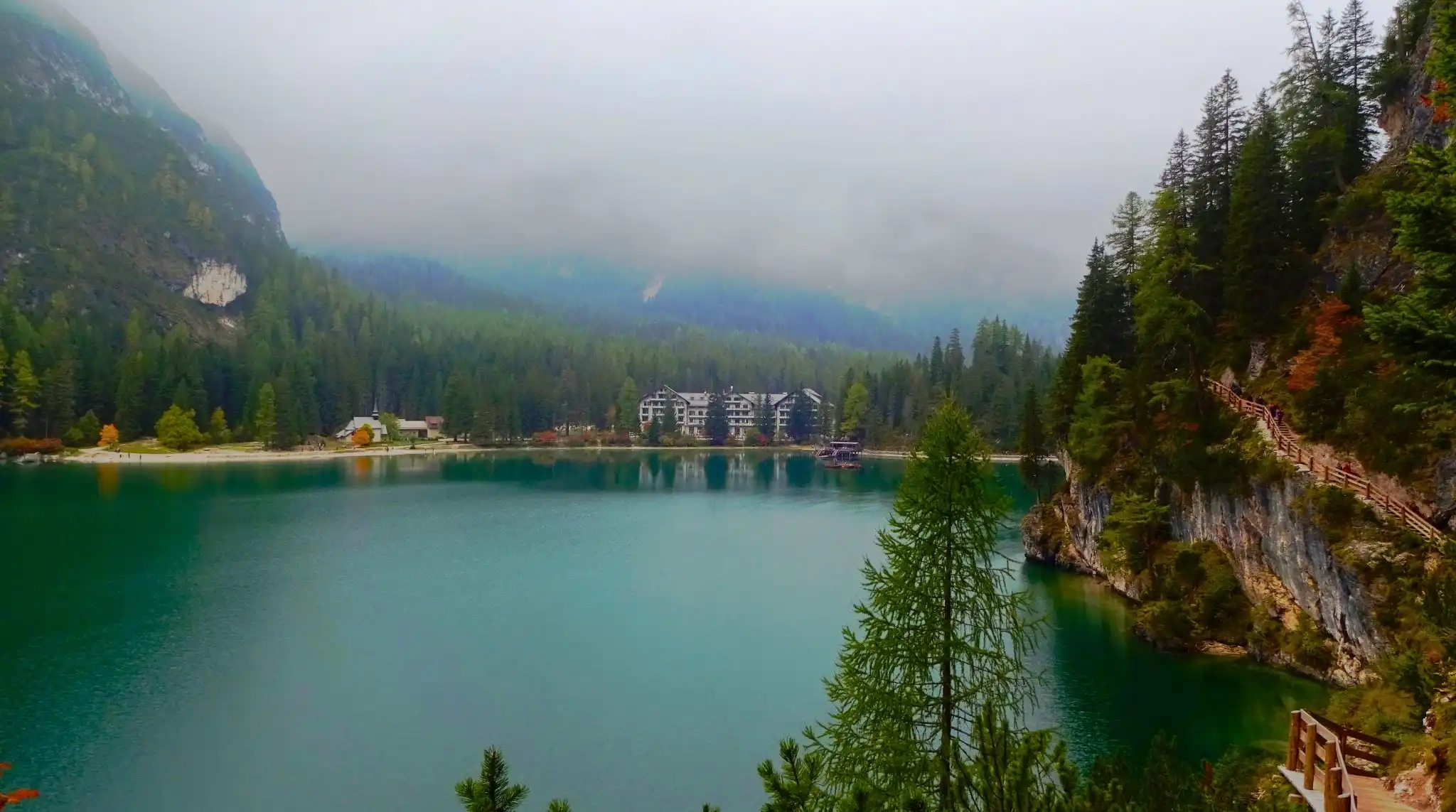 Hotel del Lago di Braies, Dolomitas. Italia. Hotel del Lago di Braies, Dolomitas. Italia.