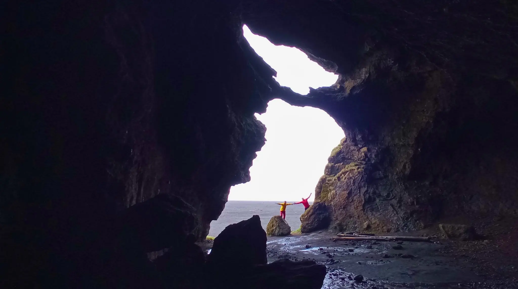 INTERIOR-DE-LA-CUEVA-DE-YODA-ISLANDIA.