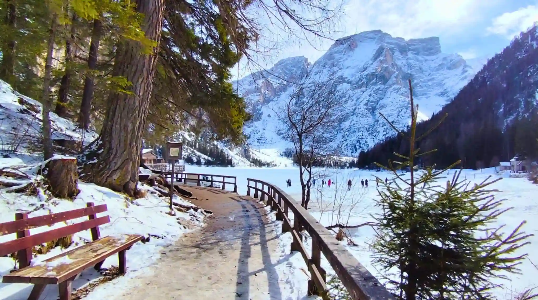 Invierno en el Lago di Braies. Dolomitas. Italia. Invierno en el Lago di Braies. Dolomitas. Italia.