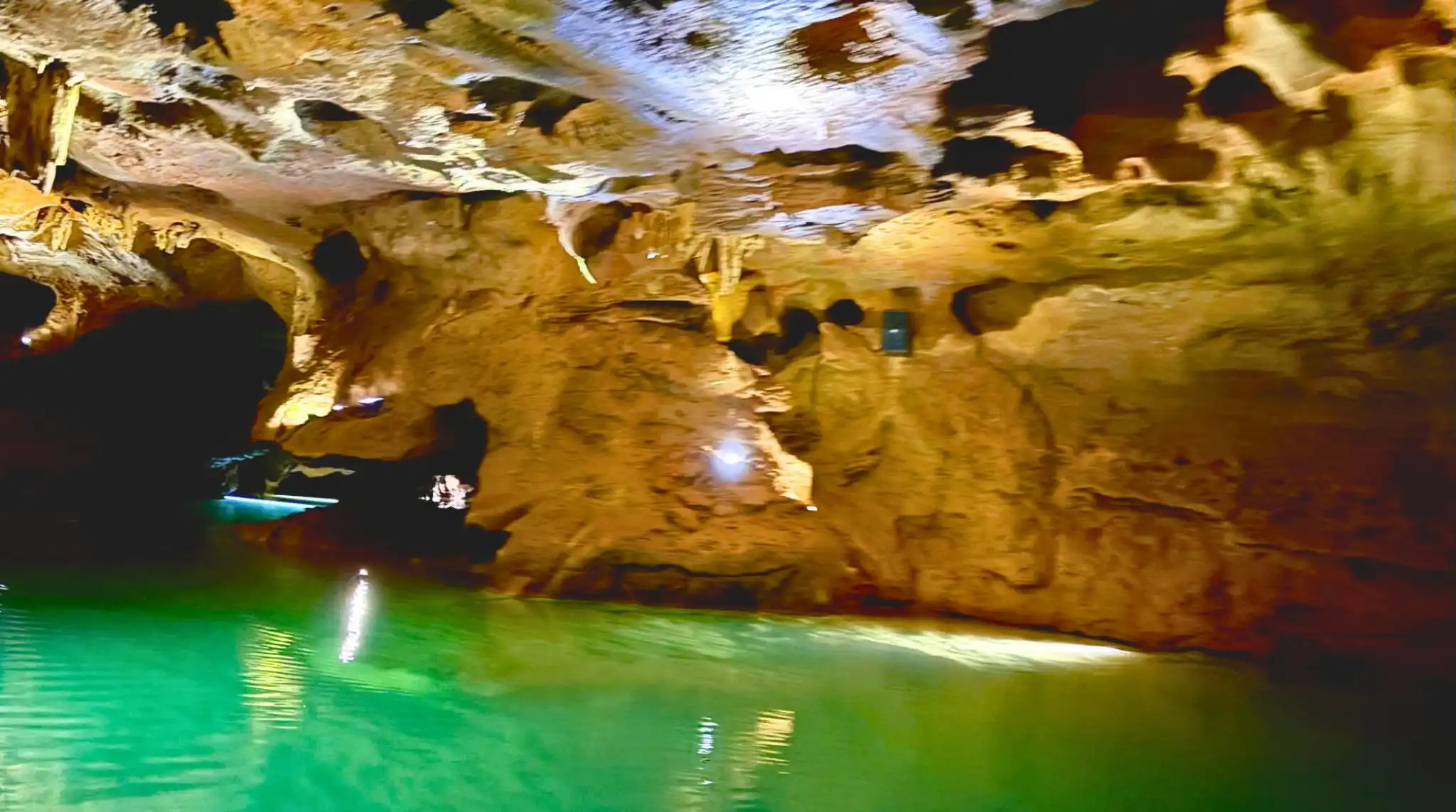 Lago de Cuevas de San José. Les Coves de Sant Josep, Vall de Uxó, Castellón.