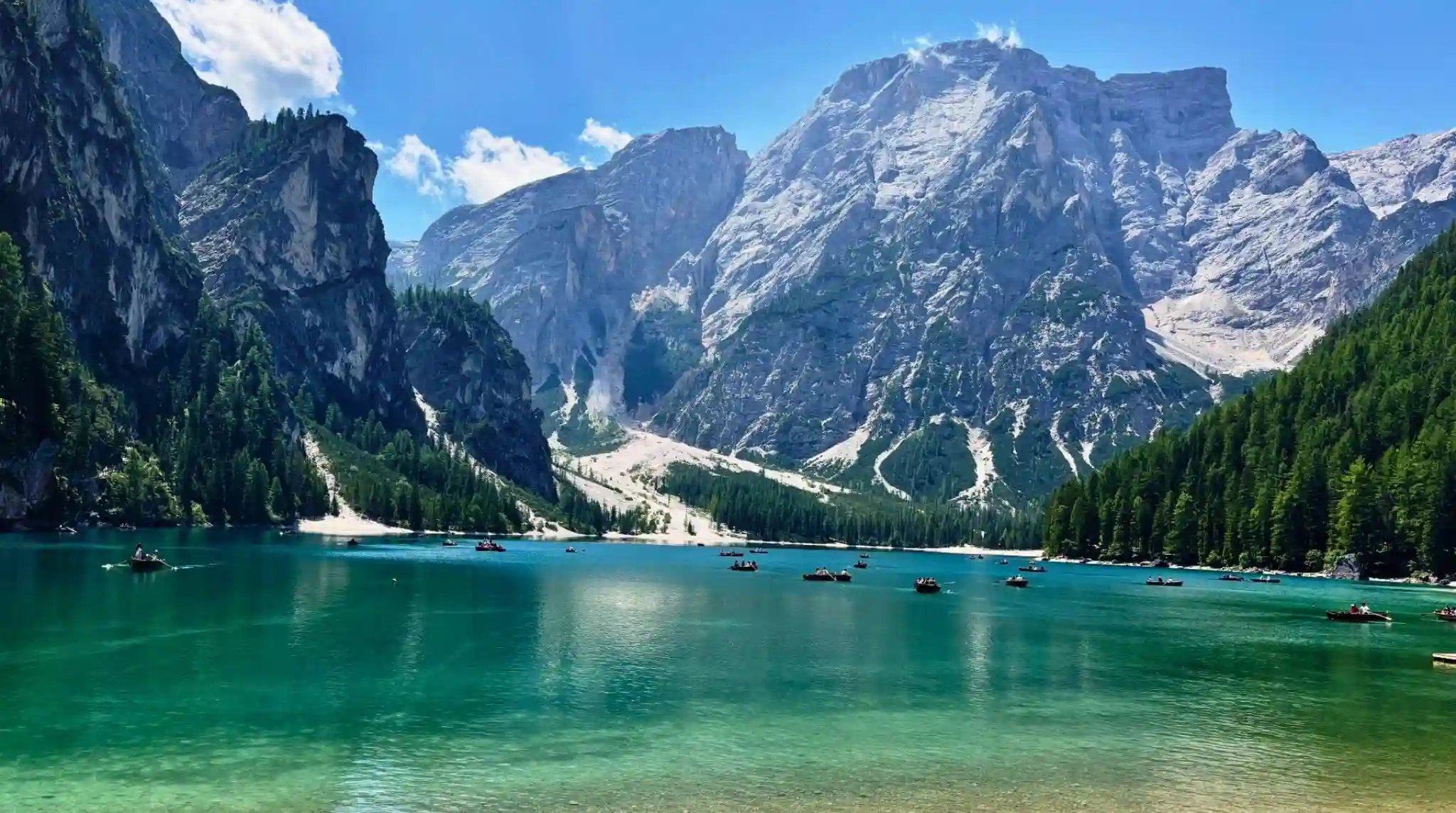Lago di Braies, Dolomitas. Italia. Lago di Braies, Dolomitas. Italia.