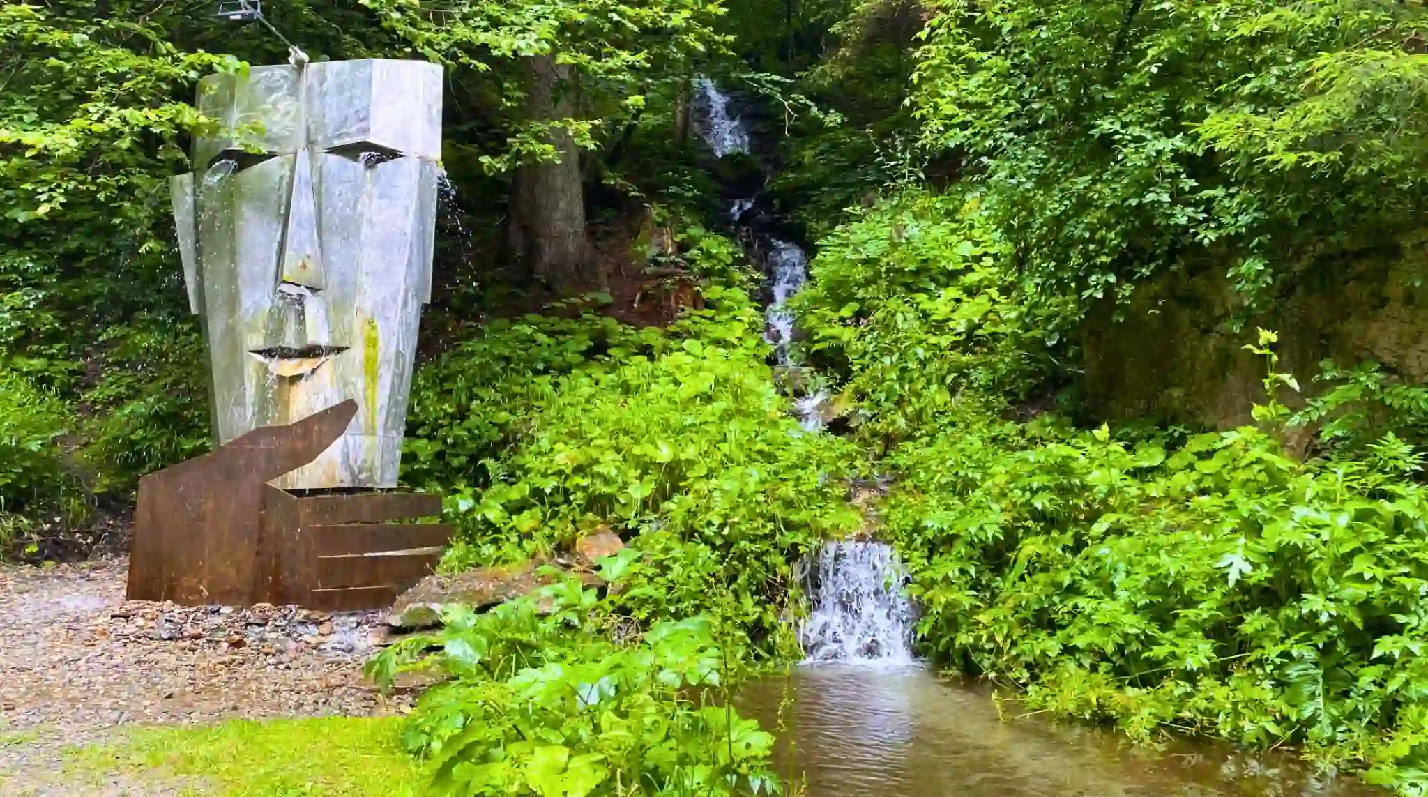 Monumento a los Cinco Sentidos. Garganta Groppensteinchlucht, Flattach. Austria. Monumento a los Cinco Sentidos. Garganta Groppensteinchlucht, Flattach. Austria.