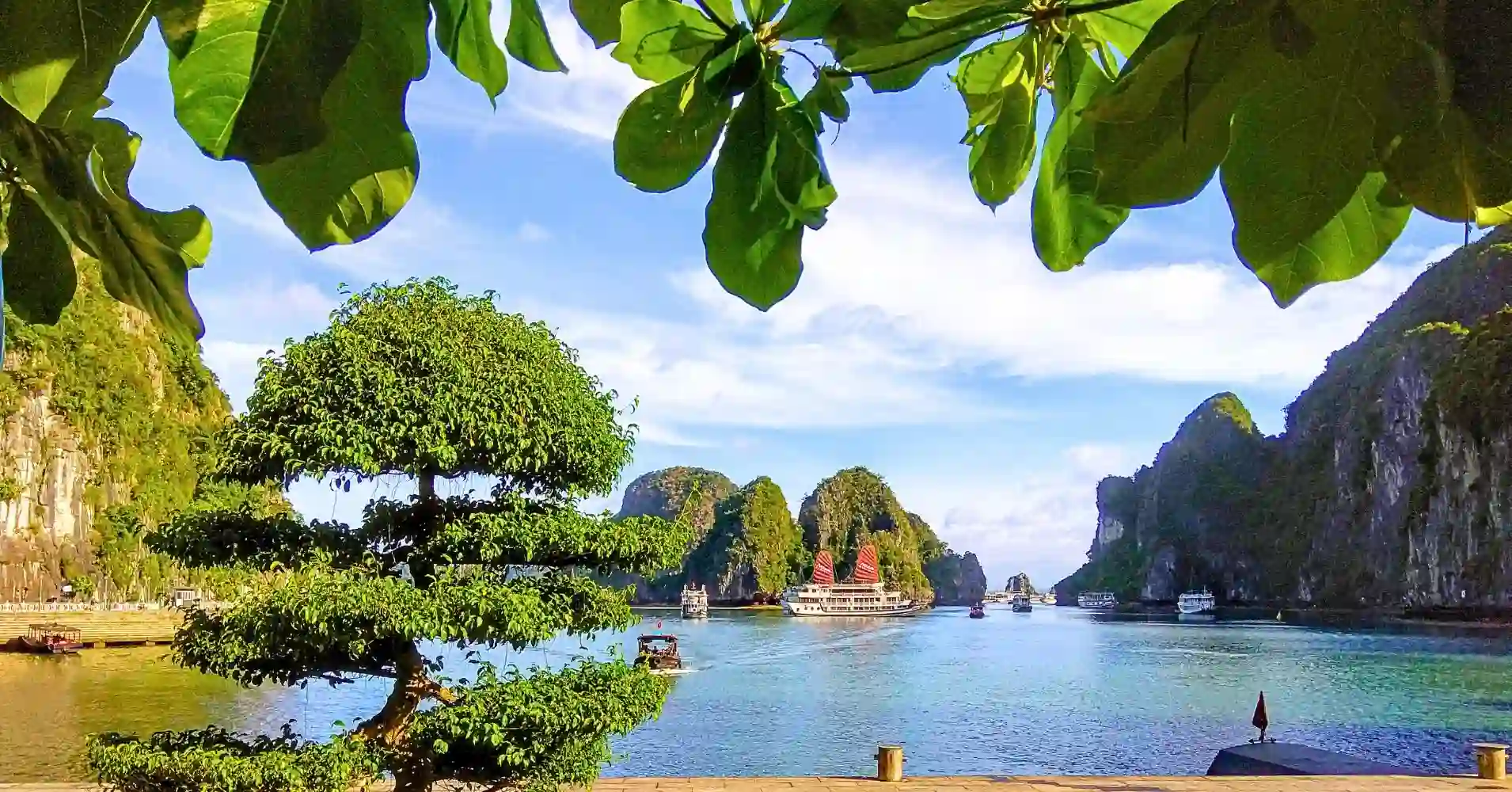 Panorámica Bahía de Ha Long, Vietnam. Panorámica Bahía de Ha Long, Vietnam.