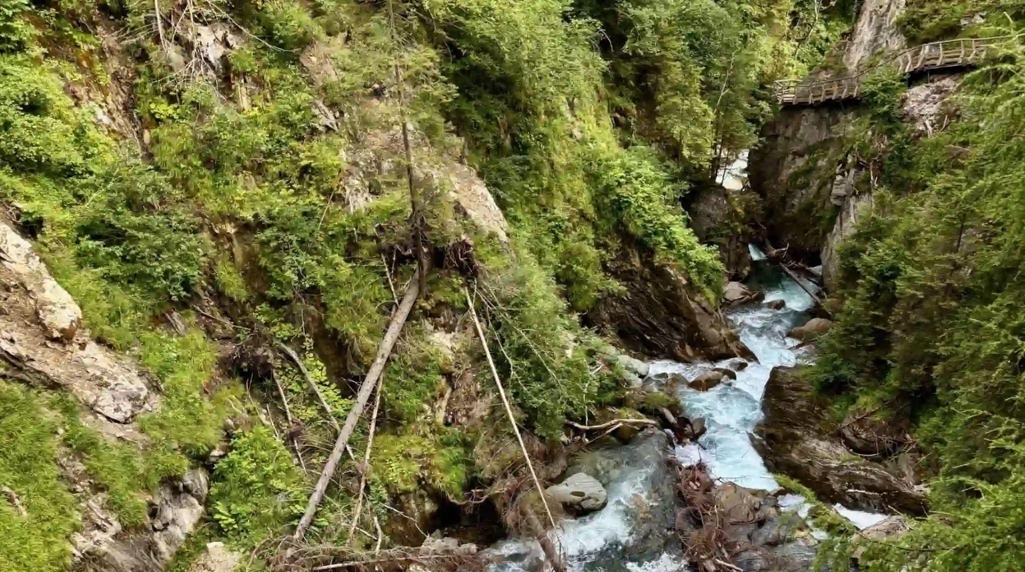 Panorámica de la Garganta Groppensteinchlucht, Flattach. Austria. Panorámica de la Garganta Groppensteinchlucht, Flattach. Austria.