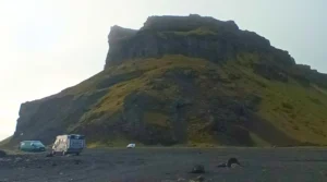 Parking-Macizo de Hjörleifshöfði-ISLANDIA.