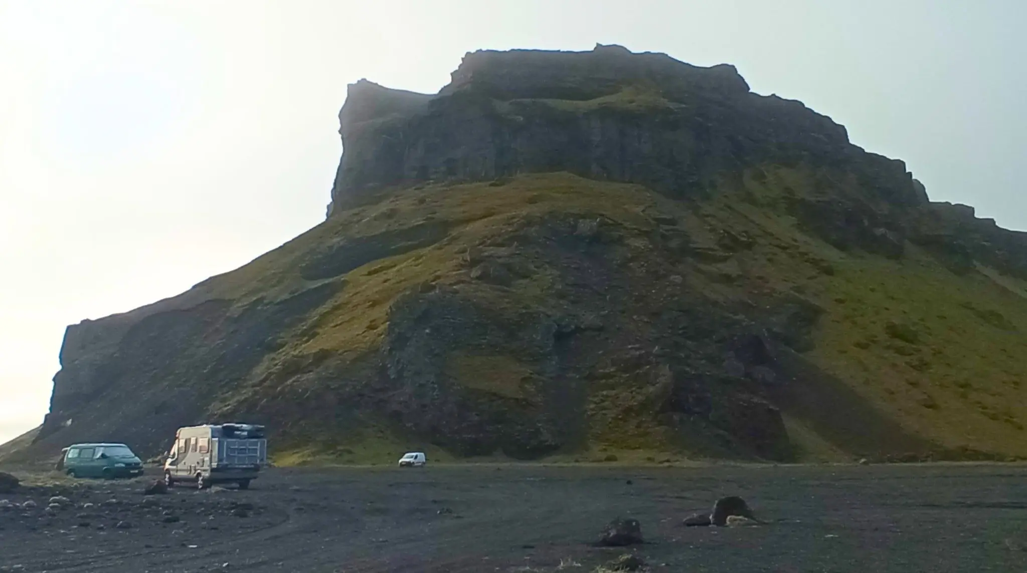 Parking-Macizo de Hjörleifshöfði-ISLANDIA.