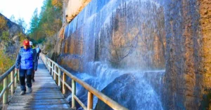 Pasarela y Cascada de la Presa de los tilos, Hoz de Beteta, Cuenca.