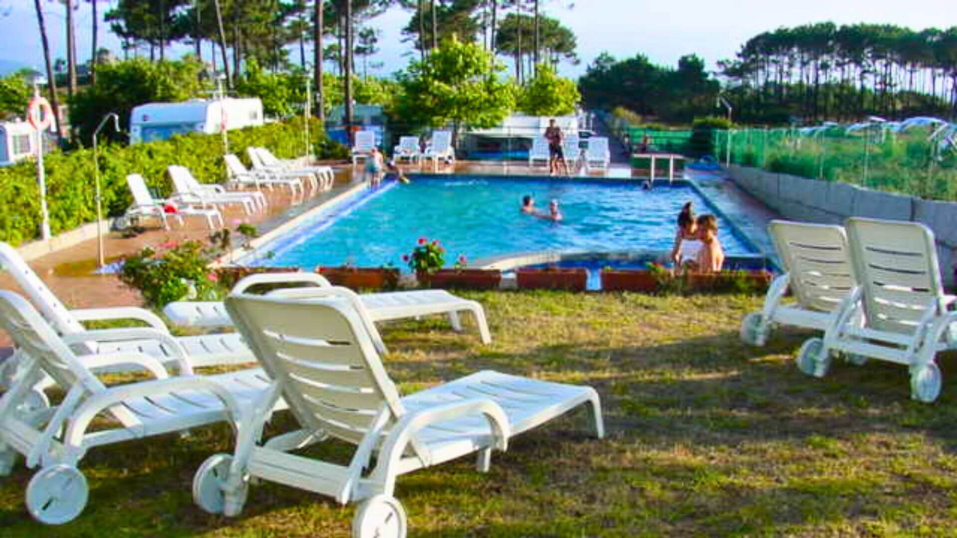 Piscina y Solarium Camping Siglo XXI. O Grove.