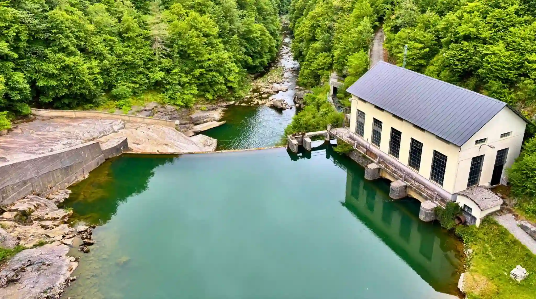 Presa del río Irati. Navarra.