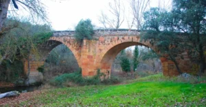 Puente Medieval de Covatillas. Cañón del Río Pirón y Valle del Río Viejo. Peñarrubias de Pirón, Segovia.