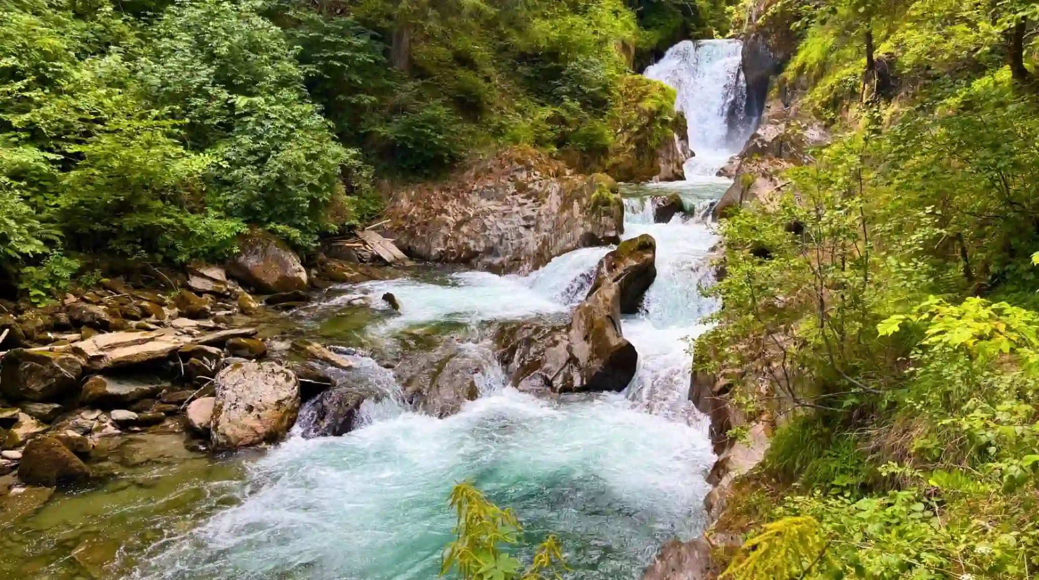 Rápidos y Cascadas de la Garganta Groppensteinchlucht, Flattach. Austria. Rápidos y Cascadas de la Garganta Groppensteinchlucht, Flattach. Austria.