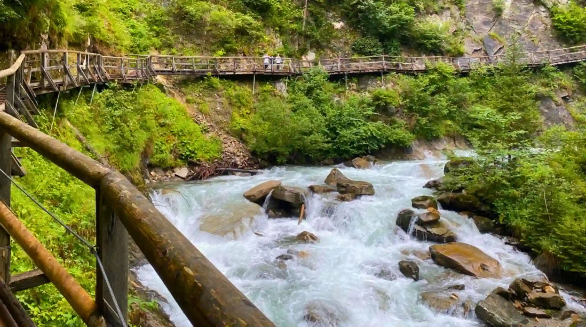 Recorrido de Pasarelas de la Garganta Groppensteinchlucht, Flattach. Austria. Recorrido de Pasarelas de la Garganta Groppensteinchlucht, Flattach. Austria.