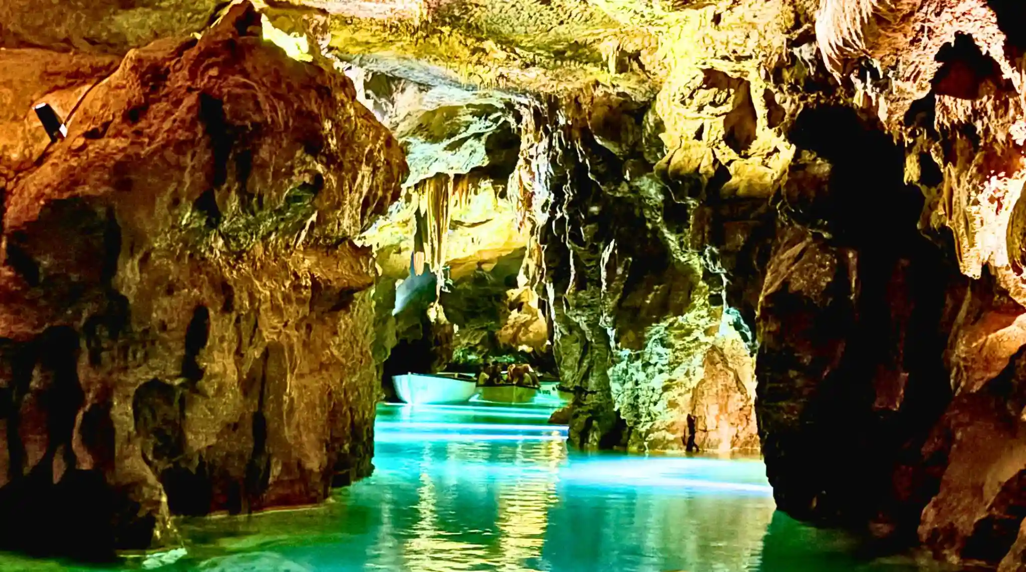 Rio Subterráneo de las Cuevas de San José. Les Coves de Sant Josep, Vall de Uxó, Castellón.