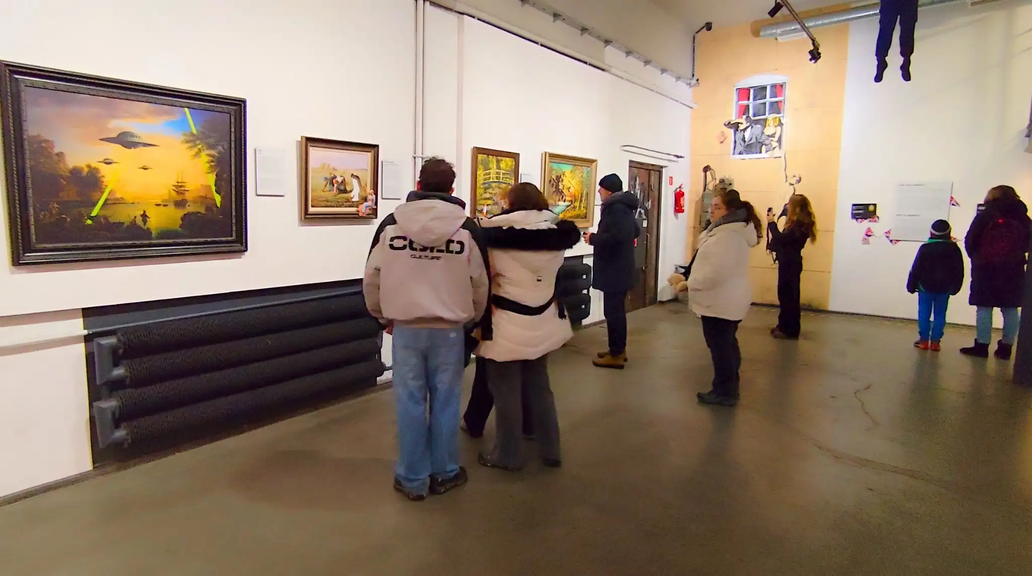 Sala del Museo de Banksy en Cracovia