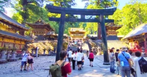 Tori del Templo del Parque Nacional de Kikko, Japón.