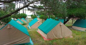 Acampada en Islas Cíes. Parque Nacional Islas Atlánticas en Pontevedra. Galicia.