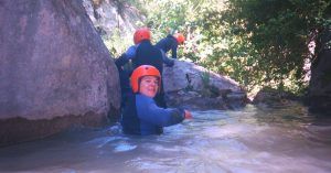 Acercamiento al Primer Rapel del Barranco. Sort, Lérida. Cataluña.