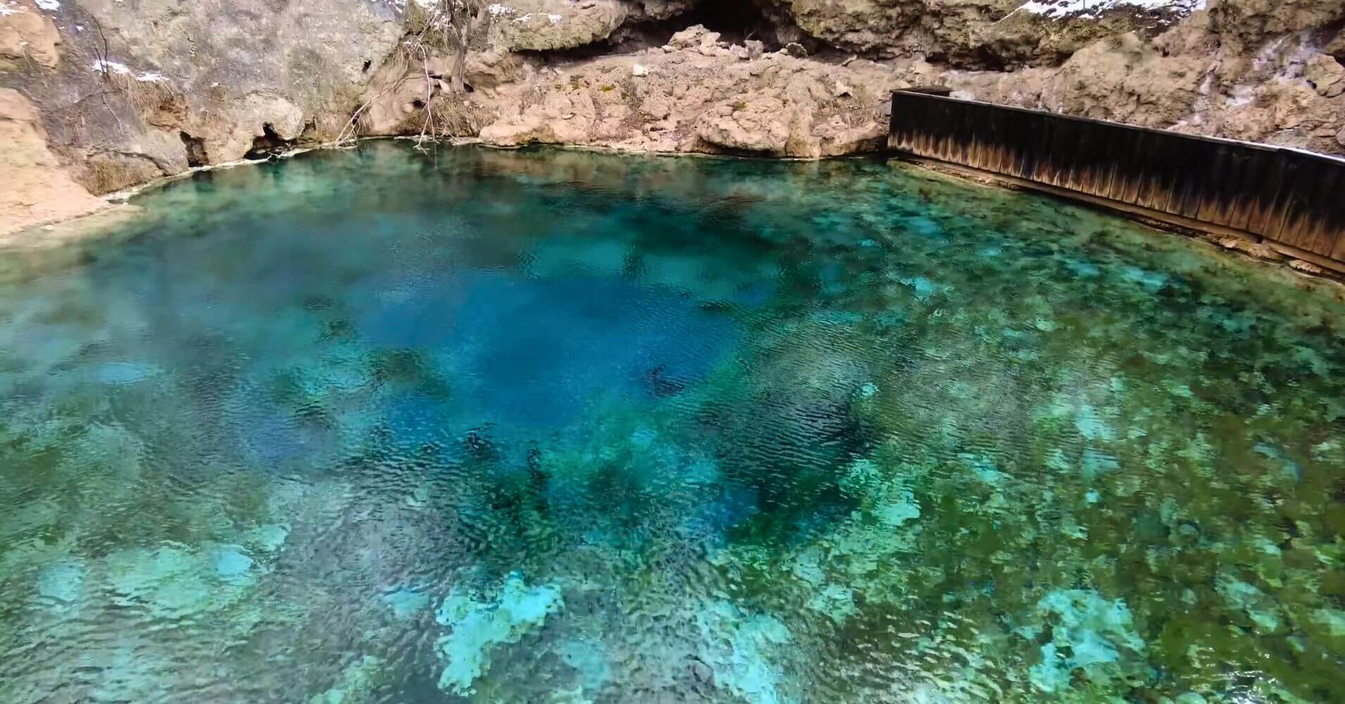 Aguas termales de la Cave anda Basin. Oeste de Canadá.