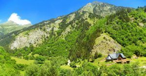 Alrededores del Refugio del Fornet. Valle de Bonabe, Parque Natural de Alt Pirineu. Alos d' Isil. Lérida. Catalunya.