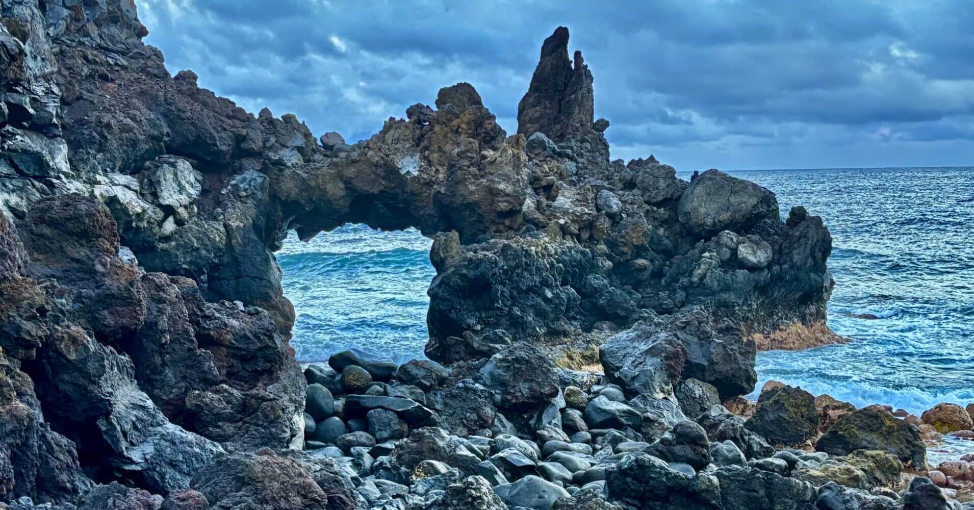 Arco de Piedra de Tamaduste. El Hierro. Canarias.