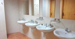 Baños Comunes del Albergue de Riodeva. Teruel, Aragón.