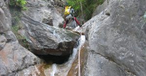 Barranquismo y Canyoning en España. Descenso en Rápel.