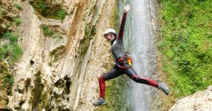 Barranquismo y Canyoning en España. Saltos en los Barrancos con Sport Mountain.