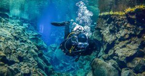 Buceo en la falla de Islandia.