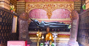 Buda del Interior del Templo Wat Xieng Thong. Luang Prabang.