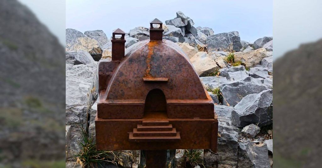 Buzón Montañero en la cumbre del Pico Bisaurin. Huesca.