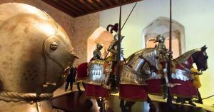 Caballeros Armados en el Alcázar de Segovia. Castilla y León.