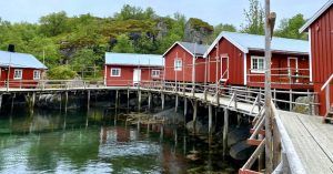 Cabañas Tradicionales de Pescadores. Rorbuers, Nusfjord. Lofoten, Nordlan. Noruega.