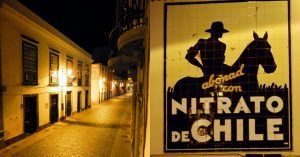 Calle O' Daly y Cartel de Nitrato de Chile. Santa Cruz de La Palma. Islas Canarias.