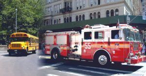 Camión de Bomberos y Autobús Escolar. Nueva York. Estados Unidos.