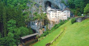 Campo de Torneos Medievales del Castillo de Predjama. Eslovenia.