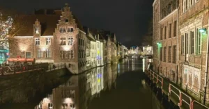 Canales de Gante. Paseo Nocturno. Gante, Bélgica.